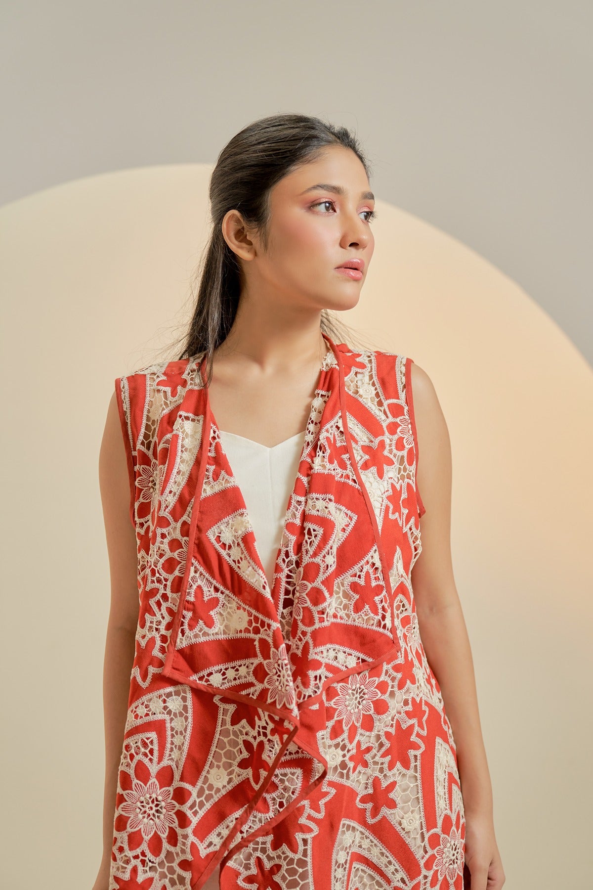 Red Long sleeveless jacket with inner