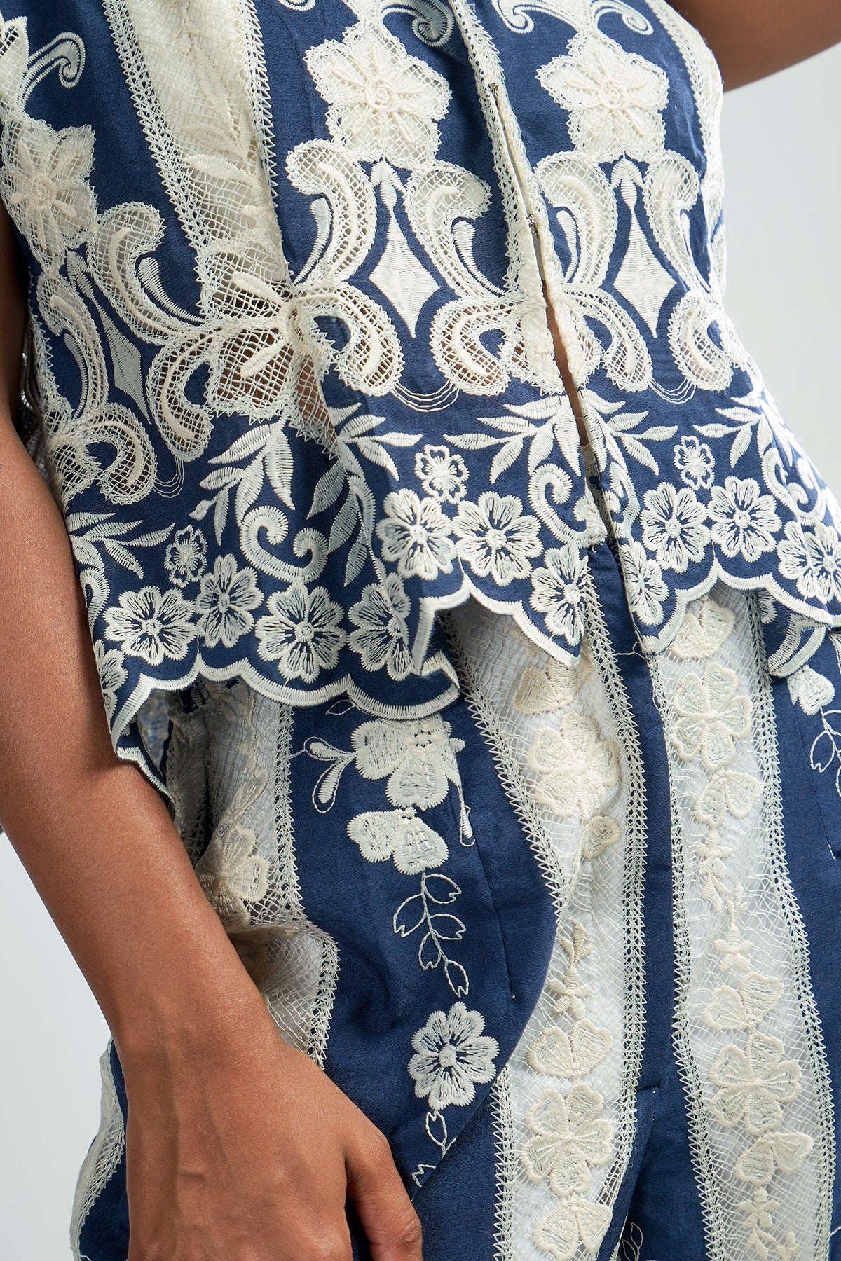 Navy Thread embroidery vest with inner